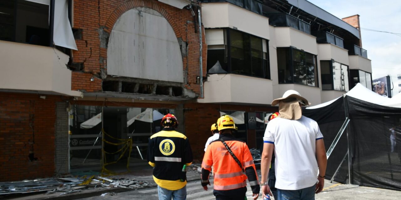 Rescatan 5.000 vacunas de hospital colapsado en Pereira tras el terremoto