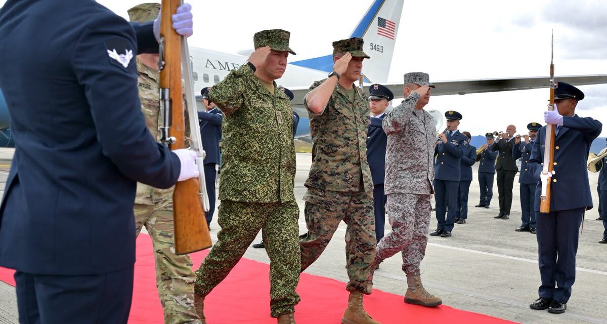 Comandante del Comando Sur de EE. UU. llega a Colombia para fortalecer cooperación contra el narcotráfico