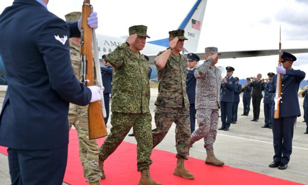 Comandante del Comando Sur de EE. UU. llega a Colombia para fortalecer cooperación contra el narcotráfico