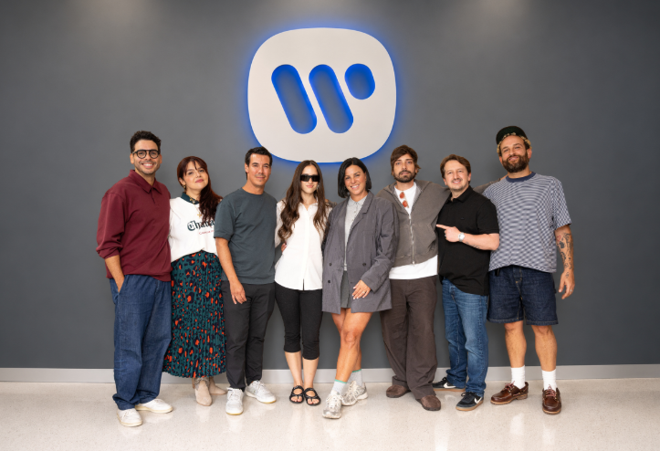 Aria Vega firma con Warner Music Latina tras su nominación al Latin GRAMMY