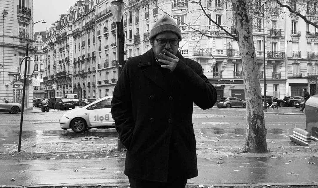 Carlos Méndez presenta ‘Poeta Moderno’, una reflexión sobre el amor en la era digital
