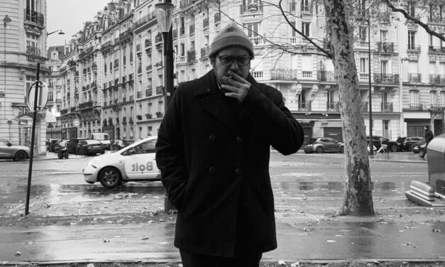 Carlos Méndez presenta ‘Poeta Moderno’, una reflexión sobre el amor en la era digital