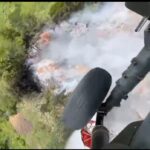 Helicóptero de la Fuerza Aeroespacial combate incendio de gran magnitud en Rionegro