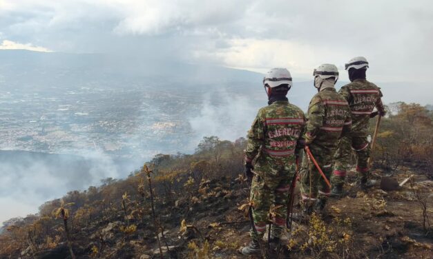 Autoridades mantienen operativo para controlar incendio que afecta el Santuario de Iguaque