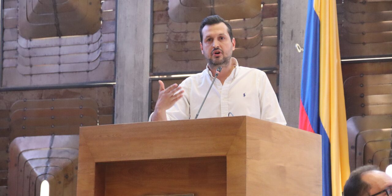 Carlos Ríos cuestiona contratación del Dapre durante el gobierno Petro y anuncia revisión de contratos