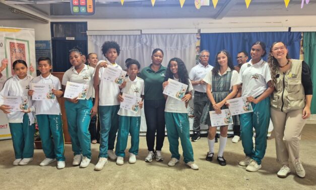 200 estudiantes de Apartadó culminan formación en Cátedra de Paz y llevan sus aprendizajes a su comunidad