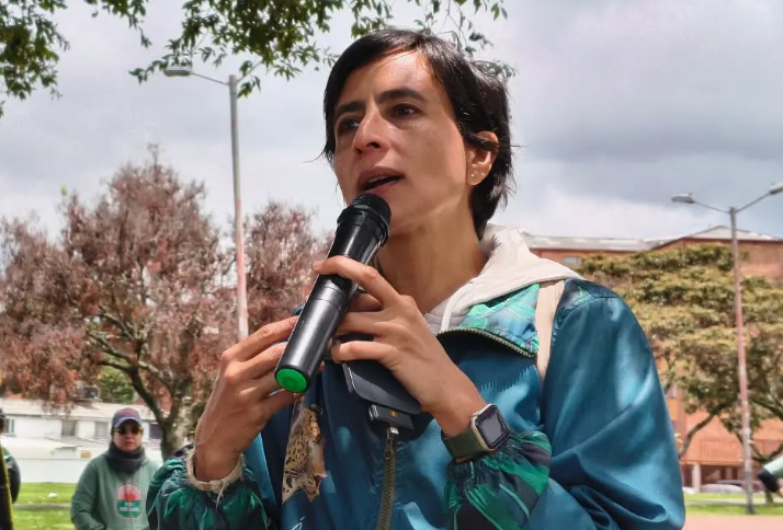 Susana Muhamad estuvo en manifestación frente al ICBF durante jornada que terminó con actos de vandalismo