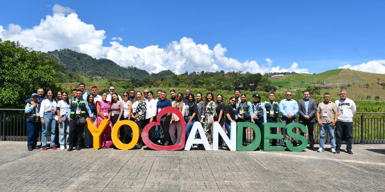 Autoridades analizan retos en multas de tránsito y seguridad vial durante encuentro en Andes, Antioquia