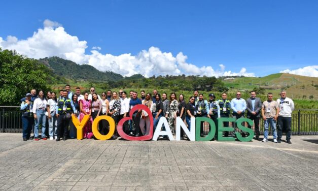 Autoridades analizan retos en multas de tránsito y seguridad vial durante encuentro en Andes, Antioquia