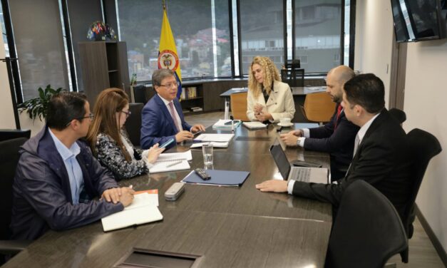 Gobierno y sector cooperativo abren diálogo mientras Coosalud reporta avances en su operación