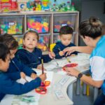 Estudiantes en Colombia fortalecen creatividad, autonomía y pensamiento crítico mediante habilidades socioemocionales