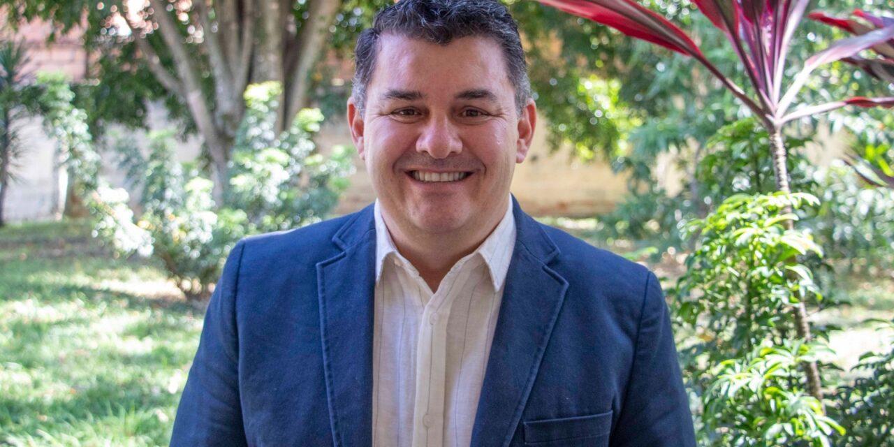 Santiago Arango Aramburo asume como decano de la Facultad de Minas
