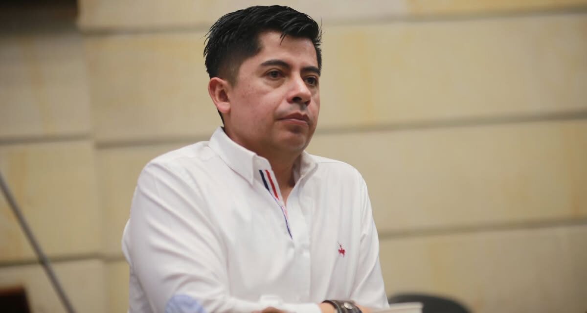 Ariel Ávila cuestiona beneficios para colaboradores en proyecto de ley de sometimiento y advierte riesgos frente al lavado de activos