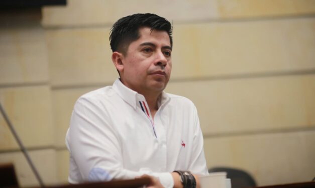 Ariel Ávila cuestiona beneficios para colaboradores en proyecto de ley de sometimiento y advierte riesgos frente al lavado de activos