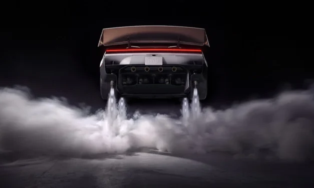 Tesla muestra al Roadster girando en el aire y apunta a producirlo en 2028