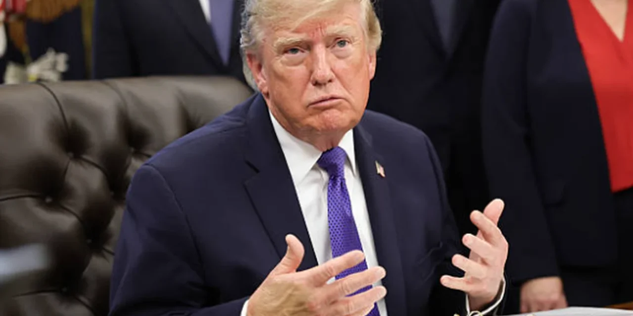 Trump se mofa del apoyo LGBTQ+ a Palestina durante un mitin